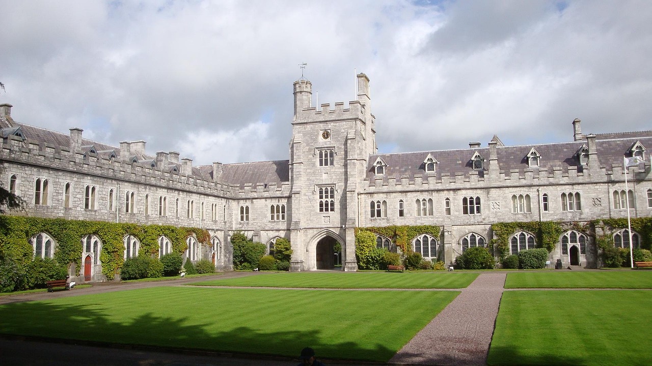 Students learning abroad with Thevenin Education Services